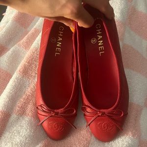 Chanel ballet flats in bright red. Size 8
